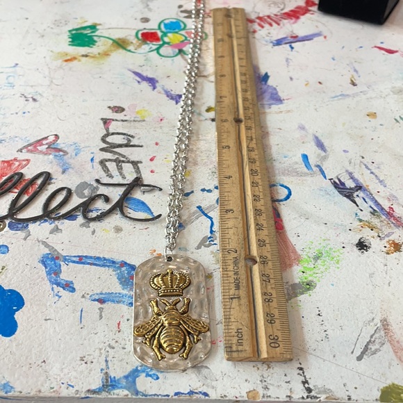 Sweeter than honey Bee pendant necklace - Picture 3 of 5